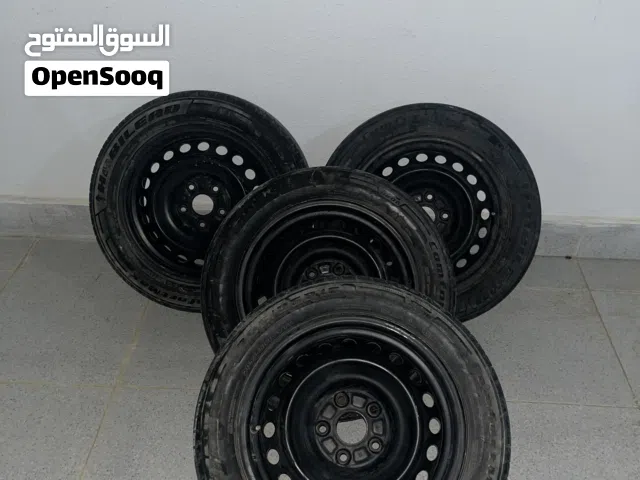 عجلات مستعملة بحالة جيدة مقاس 16 من ماركة أخرى للسيارات