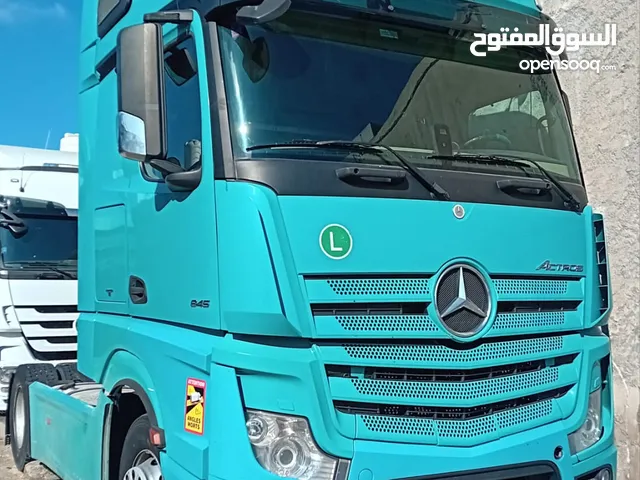 Tractor Unit Mercedes Benz 2014 in Amman