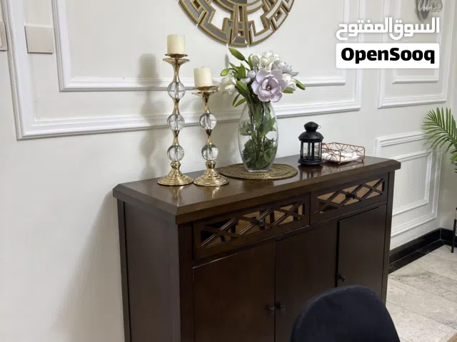خزانه الجانبيه لطاوله الطعام