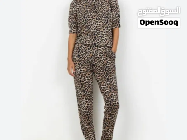 طقام بنطلون و تشيرت قماشه نعامه ع الجسم مريح في الحركه