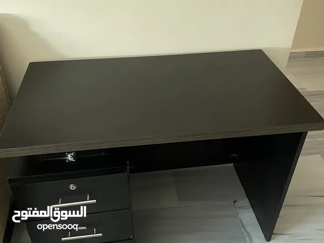 مكتب خشب ثقيل