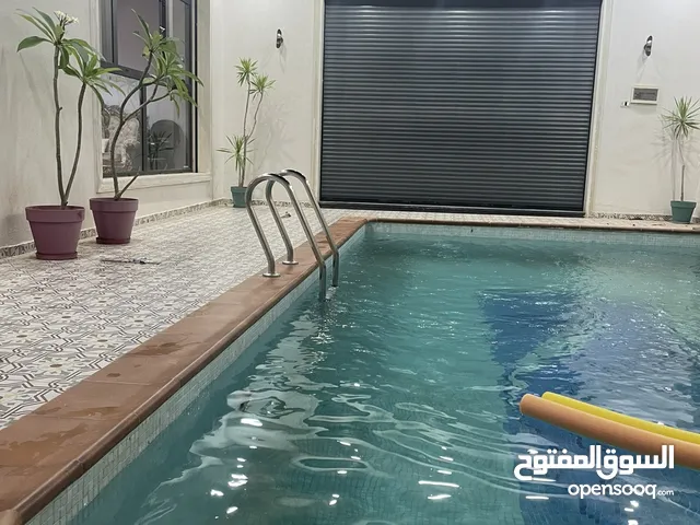 1000 m2 More than 6 bedrooms Townhouse for Rent in Tripoli Al-Serraj