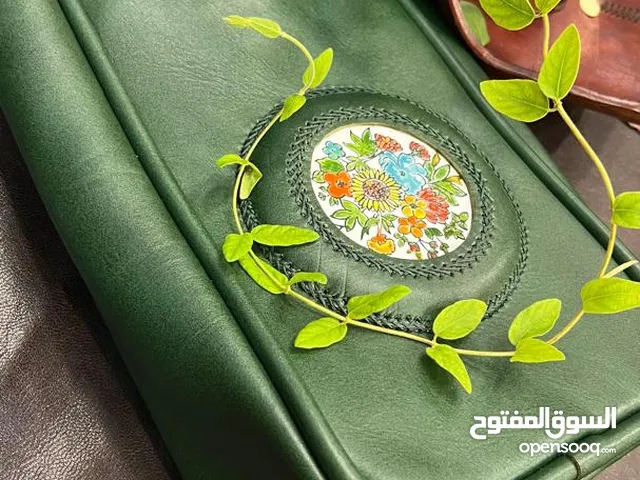 حقيبة يد نسائية فاخرة مصنوعة من الجلد الطبيعي 100٪ يدويًا بتصميم أنيق وعصري تناسب جميع الأذواق