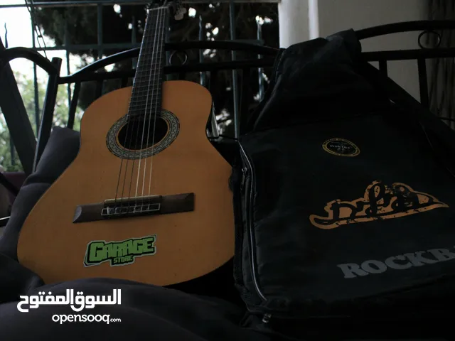 جيتار legend شبه جديد مع شنتة ونضيف موديل CG155YN خشب اصلي وفريت بورد نضيفة جديدة