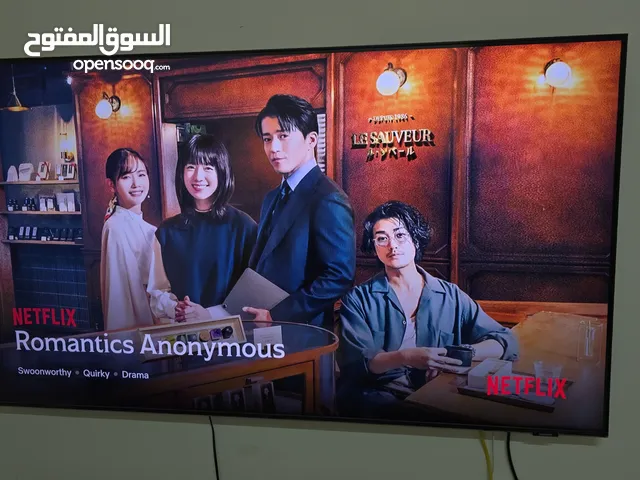 •Samsung smart TV, 55" 138cm, 8 series, crystal UHDand with wall mount bracket, with original box.