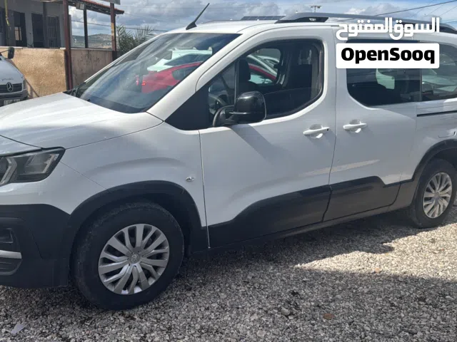 2022 Peugeot Rifter Standard