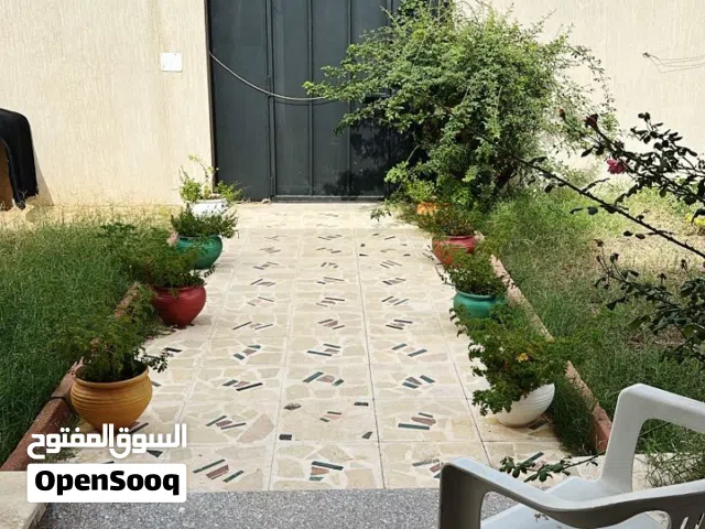 منزل في الجدادعة عين زارة في منطقة هادئة بالقرب من مسجد ابو ذر الغفاري