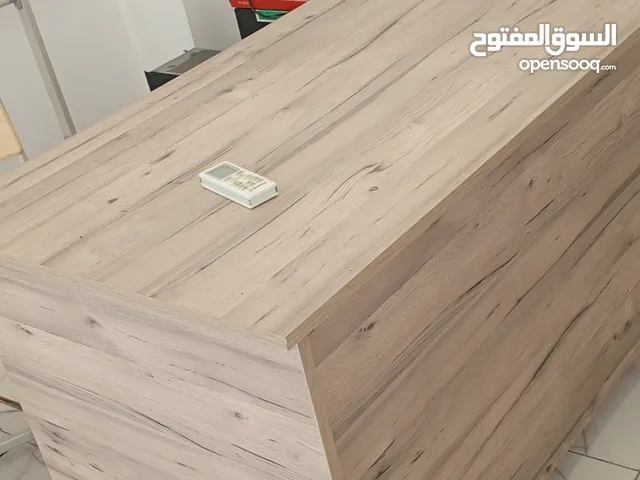 اثاث مدرسي مستعملة سبورة و مكتب معلم و مقاعد مدرسية