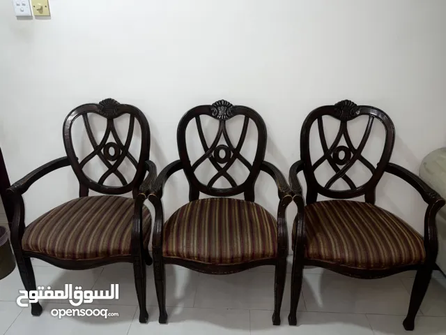 كراسي خشبية فخمه ، يوجد توصيل