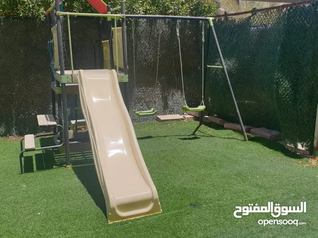 زحلاقية مع 2 ديارف حاله جيده جدا Slide with 2 swings very good condition حوض سباحة من نوع Bestway