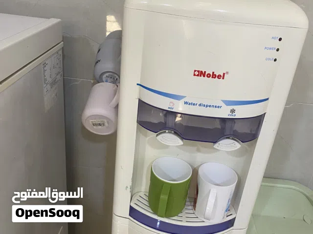 براد ماء شغال نظيف