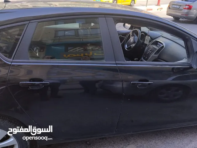 اوبل استرا 2011