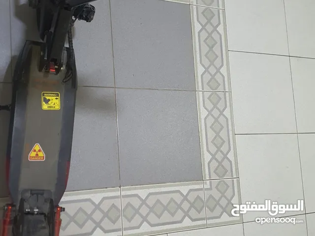 اسكوتر 36 فولت مع الشاحن و استعمال خفيف
