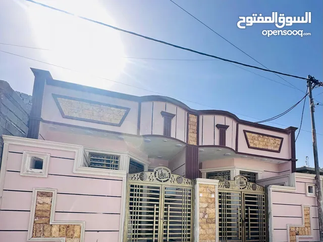 دار للبيع القبله منطقه ل 4000 مساحه 100م يتكون من غرفه وصاله ومطبخ وأستقبال وحمام داخلي وخارجي بناء