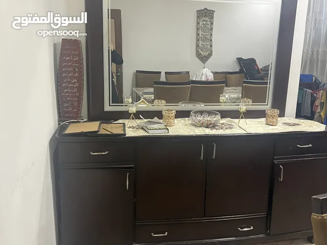 طاولة كبيرة كويتية مع 8 كراسي وبوفيه للبيع بحالة جيدة جاهزه