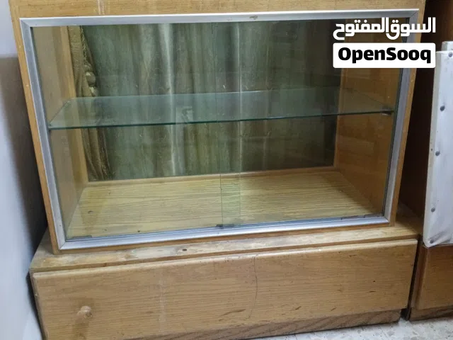 باترينا خشب مرتبات و نظاف