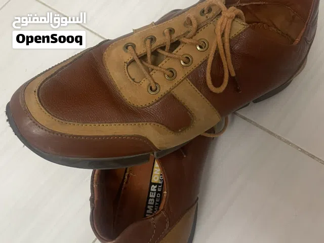 كوتشي / جذمة  مناسب للكلاسيك و الكاجوال ماركة AMS نمبر وان مقاس 42 استعمال خفيف جدا خامة ممتازة