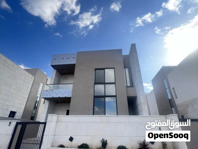فيلا مميزه بتصمم عصري للبيع شارع البتراء