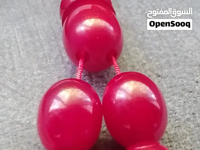 مسبحه قديمه جدا  رائحه وعطاب شامه سودا  ملمس ناعم الفتحات ظرف وظرف