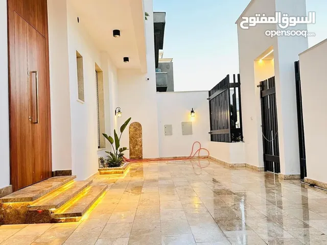 400m2 4 Bedrooms Villa for Sale in Tripoli Ain Zara