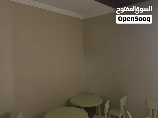 للبيع طاولات وكراسي أطفال
