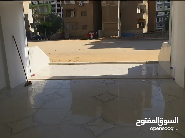 محل تجارى بالمقطم 73 متر أمام كمباوند نكست بوبنت