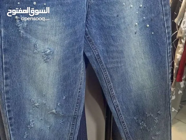 كمية ملابس بالة للبيع المستعجل بنصف السعر. .