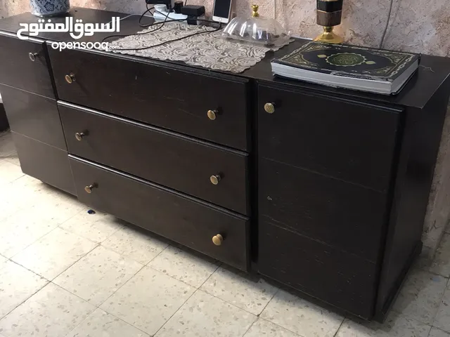 طاولة شاشة خشب تفصيل وطاولة قعدة بحالة ممتازة