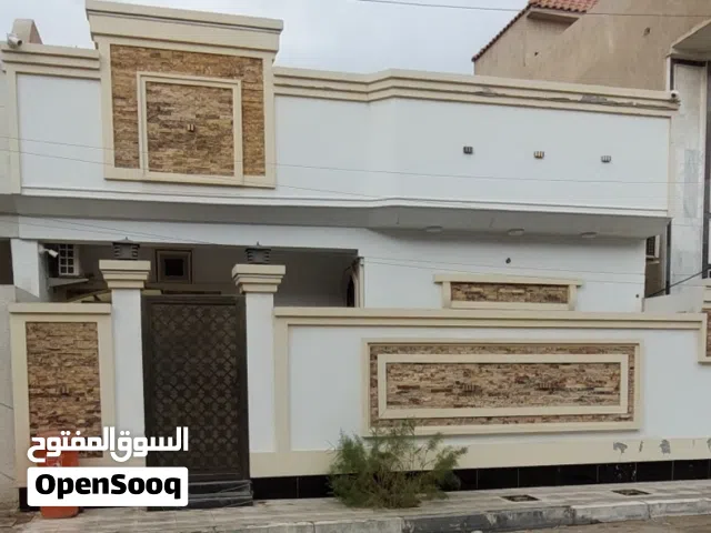 دار سكنية بمنطقة حي الأساتذة _ الاربع شوارع للبيع