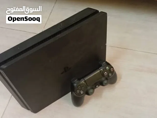 بلايستيشن 4 سلم مع جهاز تحكم وجميع ملحقاتها