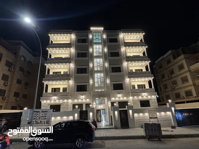 شقة فاخرة جديدة غير مستعملة مع طاقة شمسية ، اطلالة بحرية مميزة افخم مواقع الخامسة