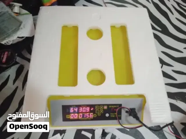 فقاسات بيض أرخص سعر نوعين: 48 بيضة 130 بيضة من شركة HHD مع متابعة