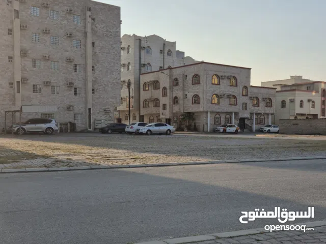 ارض سكنية كبيرة بصلالة بمثابة تجارية