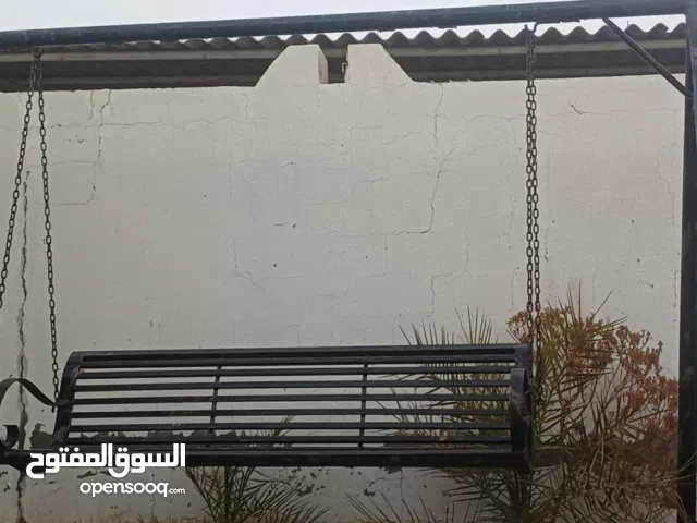 ارجوحة في البريمي تتحمل اربع اشخاص ووزن عالي ضد الصدا والامطار والشمس حجم كبير حديد قوي