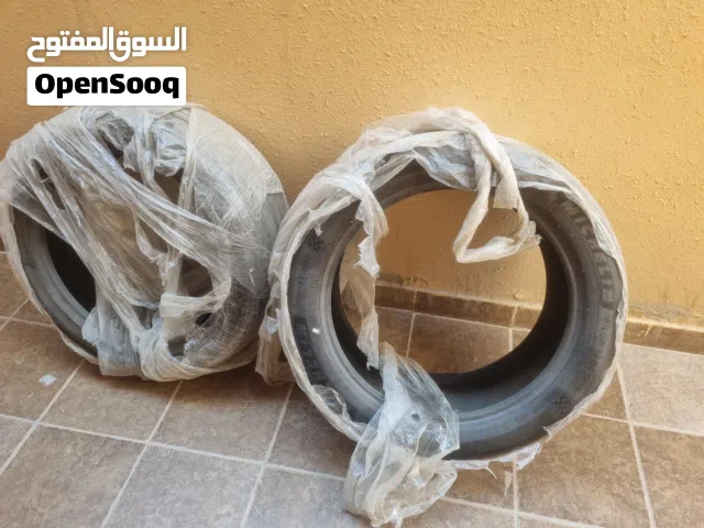 كفرات ميشلان جديدة  مقاس 19 يوجد حبه منه و مقاس 20  يوجد حبه منه كفرات لها ثلاث سنوات.