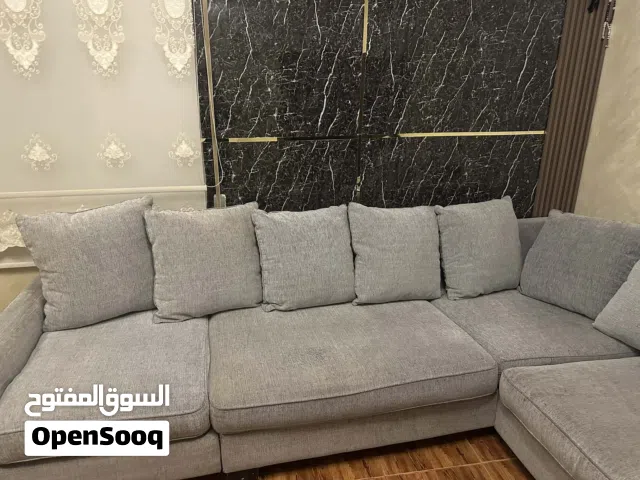 طقم كنب كبير تفصيل خشب ثقيل ثقيل للبيع بسعر حرق
