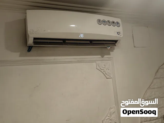 فني فك وتركيب وصيانة مكيفات الاسبليت
