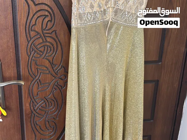 تلات فساتين بحاله ممتازه سعر البيع 70 لتلات قطع وفساتين ماركات اجنبيه