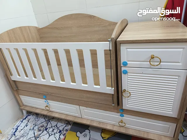 سرير طفل مستعمل