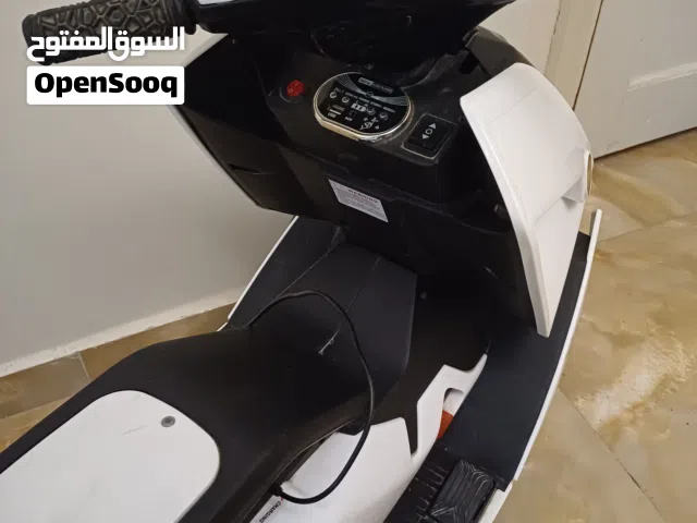 سكوتر أطفال كهربائي للبيع – فرصة سكوتر أطفال كهربائي ثلاث عجلات لثبات وأمان أكثر للطفل.