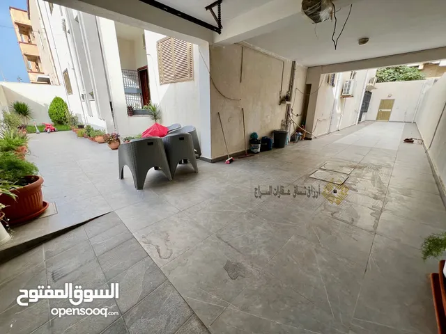 10 m2 More than 6 bedrooms Townhouse for Rent in Tripoli Al-Seyaheyya