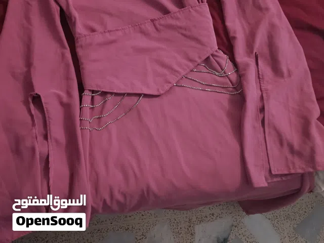 فستان زهري موديل الاميرات قياس 40 يجي قطعتين