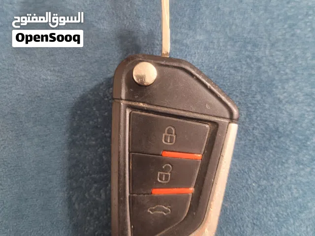 مفتاح مع ريموت كبسه