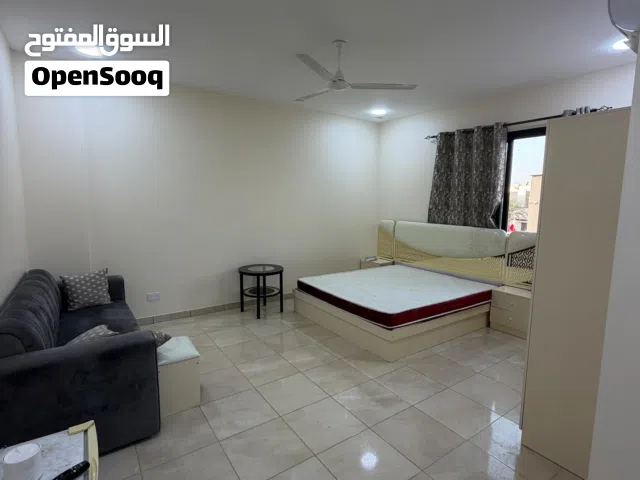 للايجار غرفة فخمة مفروشة وغير مفروش شامل الكهرباء والماء في منطقة عالي for rent with ewa in aali