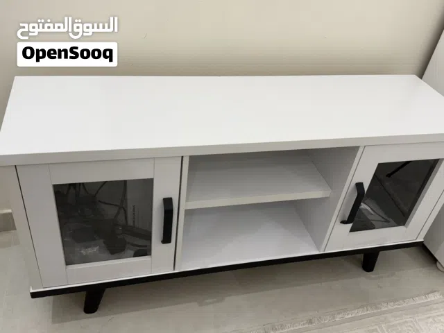 مكتبة  تلفزيون لون ابيض غرفة المعيشة