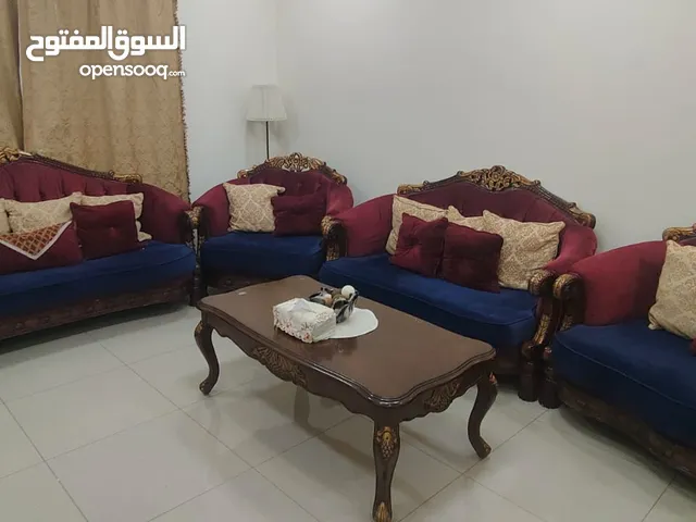 طقم كنب مكون من 7 مقاعد كبيرة و3 طاولات sofa set for sale