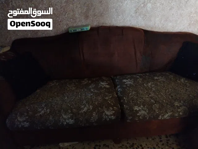طقمين كنب مستعمل الحاله متوسطه ثلاثيه وثنائية ومفردتين
