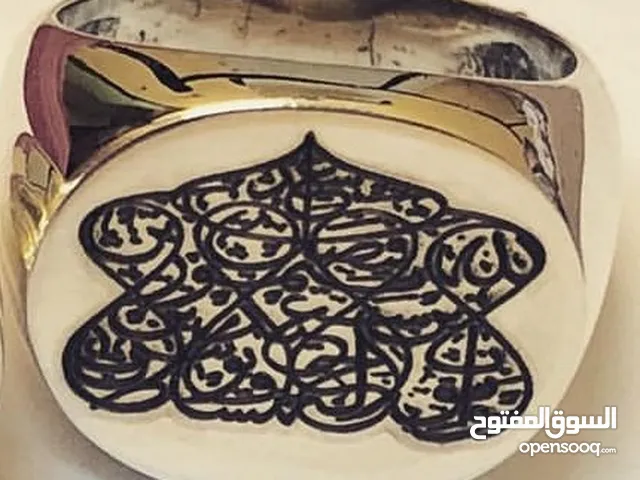 خاتم اصلية من منحوت للبيع مكتوب إسم السلطان قابوس طيب لله ثراه