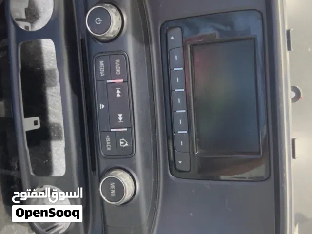 شاشة سيارة سلفادور سيرا