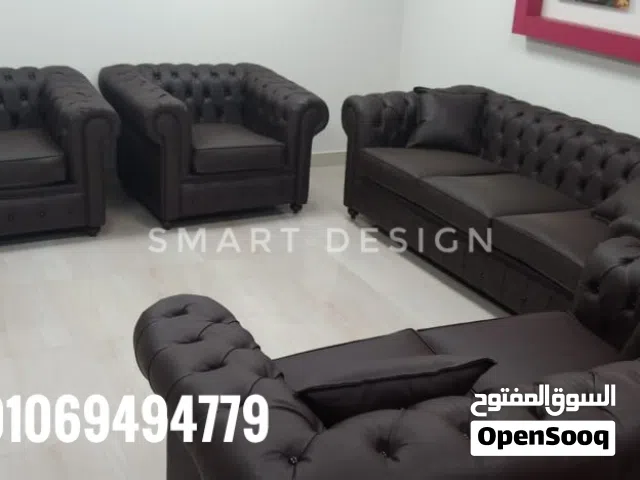 طقم استقبال مكون من كنبه 3مقعد و2 فوتيه مبطن جلد كابوتونيه متاح جميع الالوان